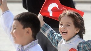 23 Nisan Coşkusu Burhaniye’yi Sarıyor