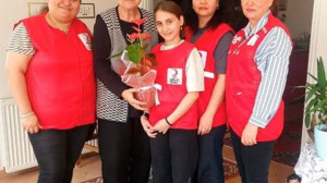 Edremit Kızılay Kadın Kolları’ndan Yaşlılara 'Hilal Dokunuşu'