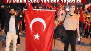 Edremit'te Coşkulu Fener Alayı ile 19 Mayıs Ruhu Yeniden Yaşatıldı