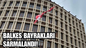 Balıkesir’de Rüzgar Balkes Bayraklarını Etkiledi