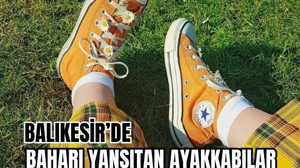 Balıkesir'de Renkli Converse Modası