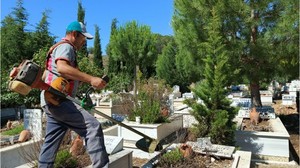 Ayvalık Bayrama Hazır! Mezarlıklar Temizlendi