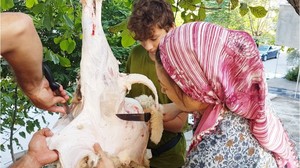 Bigadiç’te Bayram Başka Komşuluk Geleneği