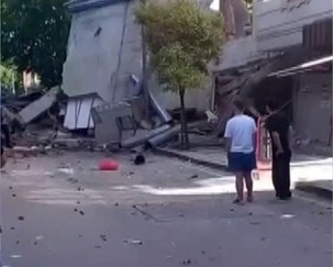 Küçükçekmece'de çöken binanın enkazını kaldırma çalışmaları başladı