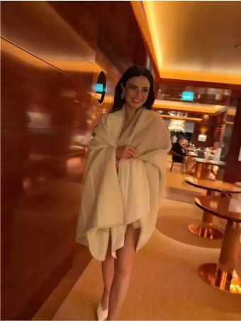 Uzak Şehir Oyuncusu Sinem Ünsal Dikkatleri Üzerine Çekti - Resim: 2