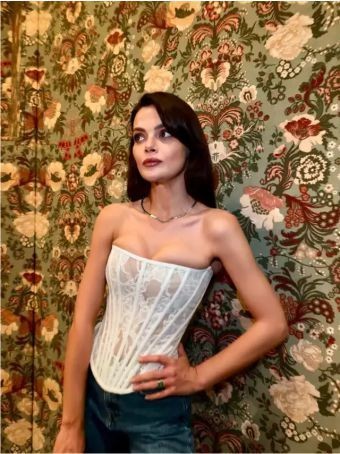 Uzak Şehir Oyuncusu Sinem Ünsal Dikkatleri Üzerine Çekti - Resim: 3