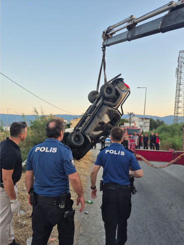 Balıkesir Edremit’te Vinçle Çıkarılan Araçtan Acı Haber 2 Ölü