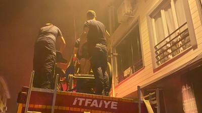 Edremit’te 3 Katlı Binada Yangın Paniği