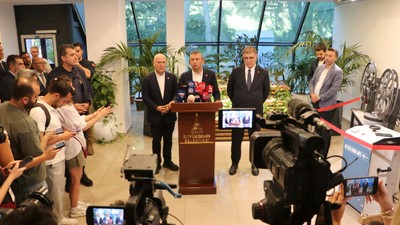 CHP Genel Başkanı Özel'den İzmir Büyükşehir Belediyesine ziyaret
