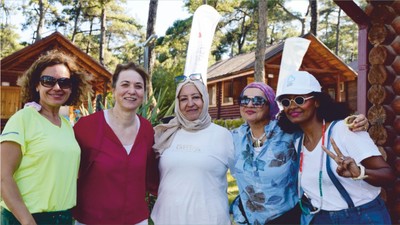Balıkesir’de emekliler Büyükşehir’in pikniğinde buluştu