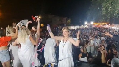 “Bahça Duvarından Aştım"a Kimse Karşı Koyamadı