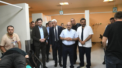 Vali Ustaoğlu'ndan Hastanede Tedavi Gören Yaralılara Ziyaret