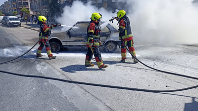 Karesi’de Seyir Halindeki Otomobil Alev Alev Yandı