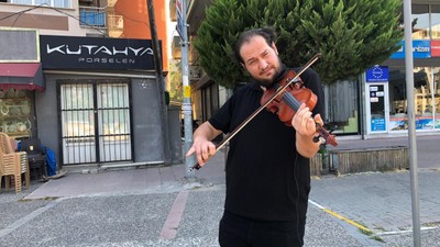 Balıkesir’de Kemanla Konuşan Genç Sokakların Alaturka Sesi