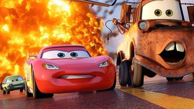 Şimşek McQueen Geri Dönüyor! Yeni arabalar dizisi mi çıkıyor?