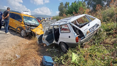 Bandırma-Erdek yolunda kaza: Taksiyle Kafa Kafaya Çarpıştı