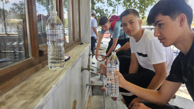 Bandırma’da İlginç Görüntü: Vatandaş market sularıyla abdest aldı