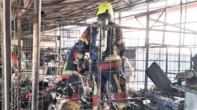Altınoluk’ta Depo Alevlere Teslim Oldu! İşte İlk Bilgiler