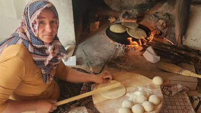 Köy Bazlaması Tarifi: Odun Ateşinde ve Tavada