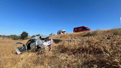 Balıkesir’de otomobil tarlaya uçtu; 2 yaralı