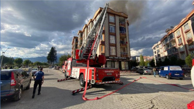 Balıkesir'de Apartman Çatısında Korkutan Yangın!