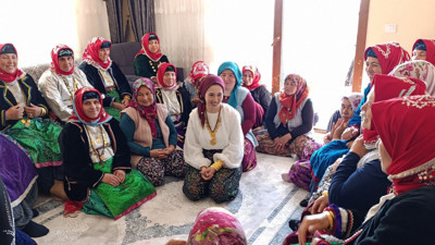 Yuntdağ’ın Kadınları Gelenekle Direniyor: Bohçalar Hazır, Yollar Dualarla Dolu