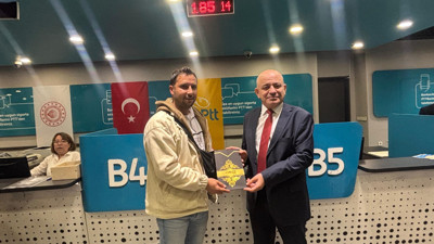 Balıkesir PTT'de Anlamlı An: 185.Sıra Müşteriye Sürpriz!