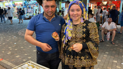 Köy Kadınları Işıltılı Şalvarlarla Geleneği Yaşatıyor