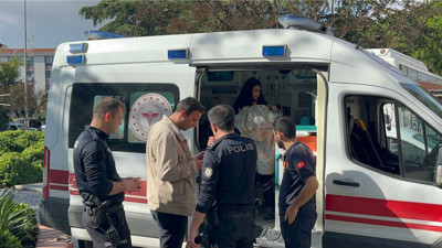 Tanımadığı Erkeğin Kucağına Bakın Ne Bıraktı!