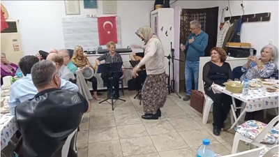 Ayvalık’ta Renkli Gece: “Hafize Teyze” Sürprizi Güldürdü