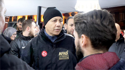 İçişleri Bakanı Ali Yerlikaya, Sındırgı Deprem Bölgesinde İncelemelerde Bulundu