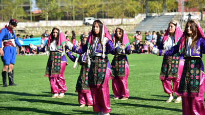 Depremin merkez üssü Sındırgı'da 29 Ekim Cumhuriyet Bayramı coşkuyla kutlandı