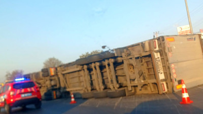 Zeytinli Kavşağında Devrilen Tır 9 Saat Sonra Kaldırıldı