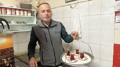 Çaycı Mustafa Yıldız "Bir Zamanlar Üç Çay İçen Şimdi Bir Tane İçiyor"