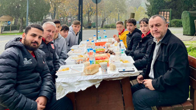 Balıkesirspor U15 Takımı Kritik Maç Öncesi Moral Yemeğinde Bir Araya Geldi