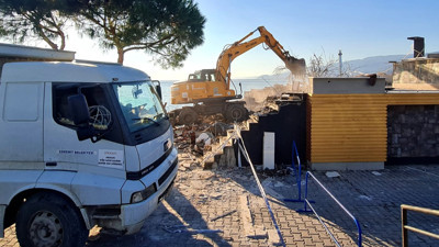 Altınkum’da Yıkım Çalışmaları Sürüyor