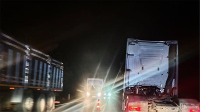 Balıkesir-Edremit Yolunda 3 Saatlik Trafik Çilesi: Tırın Direksiyonu Kilitlendi