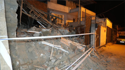 Balıkesir Edremit’te Metruk Bina Çöktü