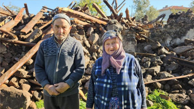 Balıkesir Mandıra’da Sarsıntılar Bitmiyor: Evleri Yıkılan Yaşlı Çiftin Feryadı