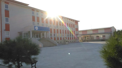 Okul Bahçesinde Köpek Paniği! Öğrenciler Korku Dolu Anlar Yaşadı