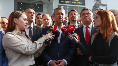 CHP Genel Başkanı Özel, Zonguldak'ta gazetecilerin sorularını yanıtladı: