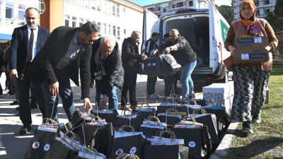 Sındırgı'daki öğrencilere kırtasiye ve spor malzemesi desteği