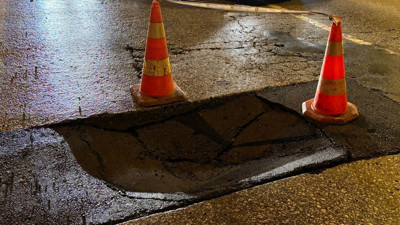 Balıkesir Teknik Lise Caddesi’nde Asfalt Çöktü