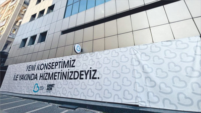 Balıkesir Büyükşehir Belediyesi binası yanında dikkat çeken afiş