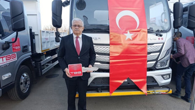 Burhaniye Belediyesi’ne Yeni Yol Süpürme Aracı