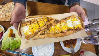 Kıymalı Kaşarlı Yumurtalı Pide Tarifi