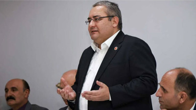 CHP’li Belediye Başkanından Şok İddia “Gece Yarısı Mesajlarıyla Koptu”