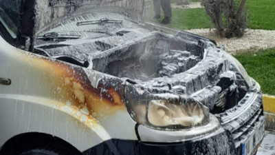 Edremit’te 1 Araç Motor Yangını Paniğe Neden Oldu