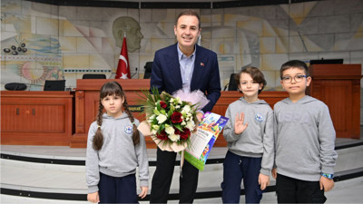 Akın, öğrencileri belediyede ağırladı
