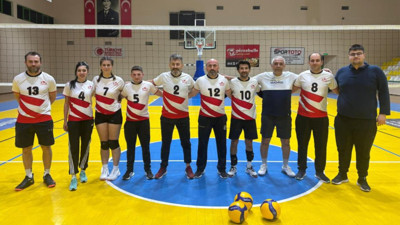 Burhaniye’de 4’ten 84’e Voleybol Turnuvası Başladı